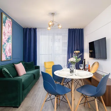 Blue And Green Apartment With Bright Pink Bedroom In Krakow By Noclegi Renters Esterno foto