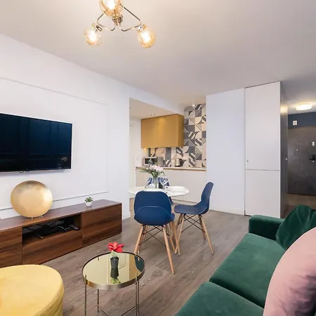 Blue And Green Apartment With Bright Pink Bedroom In Krakow By Noclegi Renters Esterno foto