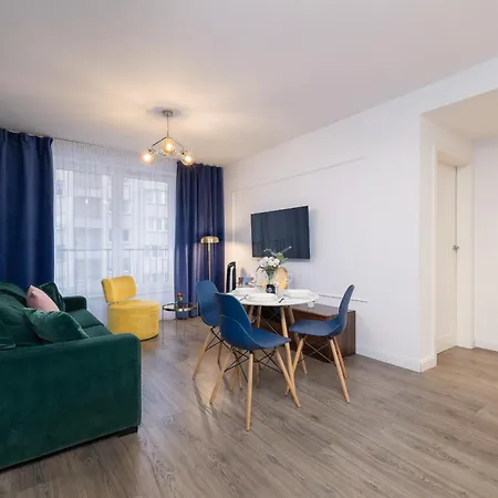 Blue And Green Apartment With Bright Pink Bedroom In Krakow By Noclegi Renters Esterno foto
