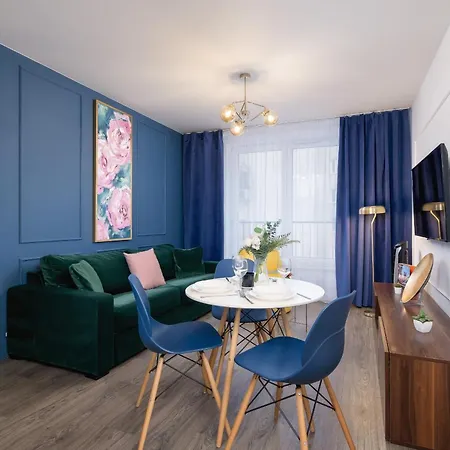 Blue And Green Apartment With Bright Pink Bedroom In Krakow By Noclegi Renters Esterno foto