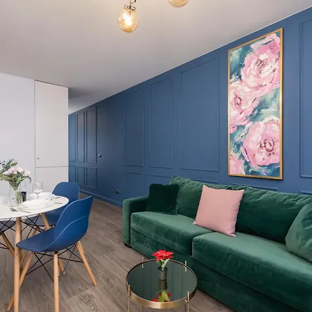 Blue And Green Apartment With Bright Pink Bedroom In Krakow By Noclegi Renters Esterno foto