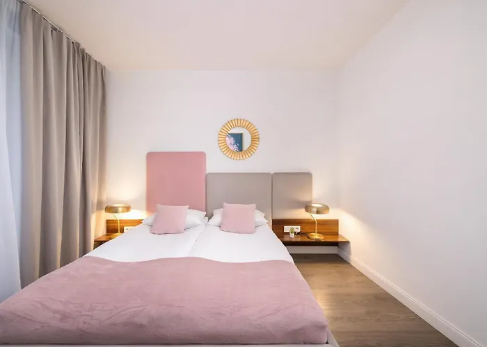 Blue And Green Apartment With Bright Pink Bedroom In Krakow By Noclegi Renters